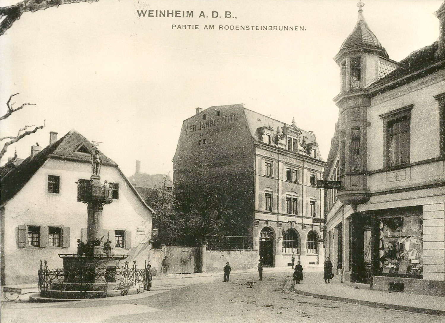 Platz vor der Dürreschule mit dem Rodensteinerbrunnen